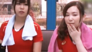 ママさんバレー帰りの人妻たちはエロストレッチで欲情し、関係が壊れ、NTRと乱交に発展する