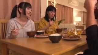 ポニテ美少女がノーパンで年上親戚と近親相姦