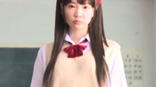 パイパンのロリJKが、知らない年上のおじさんに痴漢レイプされる