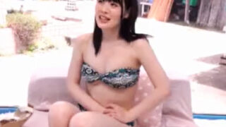 ビキニ美女をマジックミラーに連れ込み、胸マッサで発情させて無断で中出し