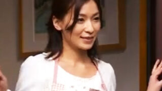 上司に脅され、抵抗できずに凌辱され号泣する美人妻