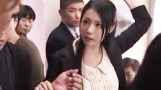 無意識の行動でレイプされる巨乳妻