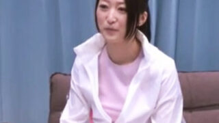 拒否した美人ママがスタッフに説得され続行したエロマッサの結末