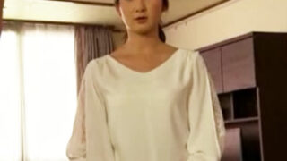 弱みを握られた人妻が上司に逆らえず、ザーメン便器化される。