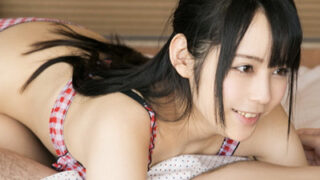 キスと胸揉みで濡れ、胸を責められ立ちバックで快感に酔いしれる美少女