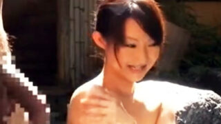 巨乳美女が温泉でデカマラを見せつけてパコる