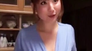 巨乳妻が息子との近親相姦で中出し