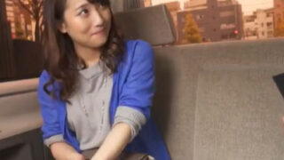 元CAの美人巨乳妻が口説かれ禁断の関係に