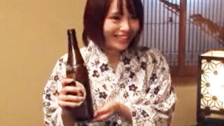 出張先の温泉で既婚上司を寝取る小悪魔美少女OL