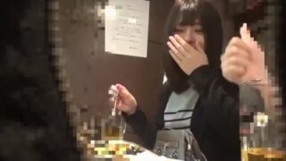 独りで飲む素人妻をナンパ、即日ラブホ不倫へ