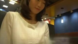 清楚美人な27歳妻が不倫ハメ撮りで中出しし笑顔