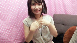 童顔でロリ系の若妻が奥まで突かれ、感度が高くて連続してイキまくる。