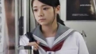 美少女JKが痴漢で快楽に浸り、年上の男性の性器に取り憑かれ自ら求めるようになる。