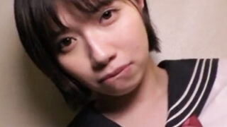 泣き叫ぶ美少女JKが無理やりハメ撮りされ、パイパンマンコに大量中出しという映像。