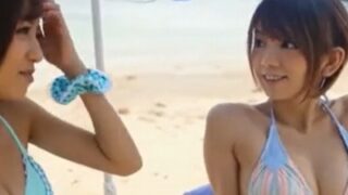 3人だけのビーチで美少女ギャル2人と3P！