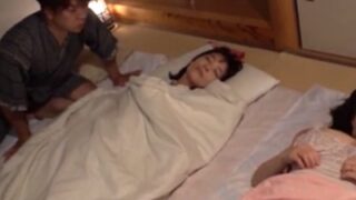 豊満な義母への欲求と、嫁が眠る中での禁断の近親相姦。