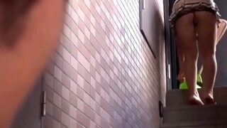 近所のノーブラ若妻にムラムラし、毎日パンチラをチェックしながら欲求不満を突き止め、不倫関係を築く。