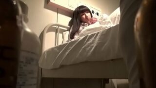 病室の幼女に眠り薬を与えて昏睡させてレイプする鬼畜。