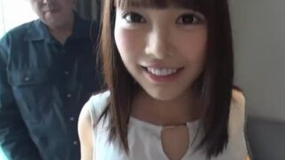 天使级美少女が中年に吸い付き、口内に大量射精