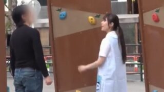 公園で保母さんを確保、子供たちには見せられない中出し性交