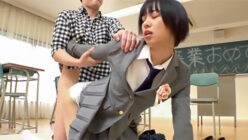 卒業後制服でメモリアル素股体験、バックで生挿入し初の中出しをしたショートカット美少女