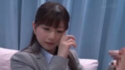 素人OLが恐る恐る部屋に入り、筆下ろしさせられる。