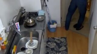 家事代行の熟女を口説き、カメラだらけの部屋で盗撮セックス