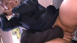満員バスで女子校生が痴漢に襲われ、生チンポで激しく突かれ、痙攣しながら足ピーンとイキ