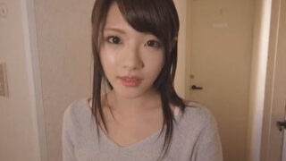 童顔アイドルがキモ男に強引にハメられ中出しされる