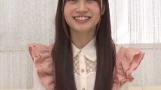 インタビュー中に気づかないガチ天使がフェラでパンツを濡らすムッツリスケベなロリっ子