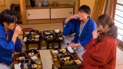 下品な団体客に妻が寝取られる。