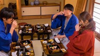 下品な団体客に妻が寝取られる。