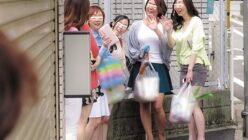 ママ友を呼び出し、数珠連で美人妻を次々に呼び出してレイプし、中出しさせる作品。
