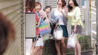 ママ友を呼び出し、数珠連で美人妻を次々に呼び出してレイプし、中出しさせる作品。