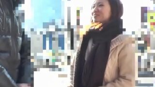 25歳の若妻が街角で本格的にナンパし、欲求を爆発させて中出し不倫に至る。
