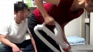 美魔女家政婦の色気に酔いしれ、距離を縮めてNTR盗撮に成功する。