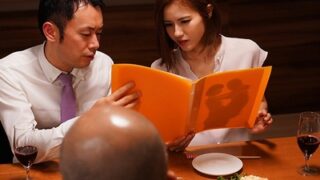 結婚10年目の美人妻がヌードモデルに挑戦し、ハゲの上司に奪われるNTRストーリー