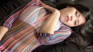 完顔出しの日本最高のMカップ19歳が、106cmの巨乳を露わにし、卑猥な行為に及ぶ。