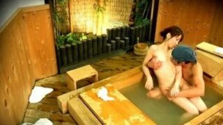 温泉でのレイプ事件の全貌：覗き魔が昏睡薬を用いて女子を次々と襲った一部始終
