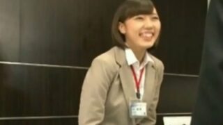 媚薬で痴女化した美人受付嬢