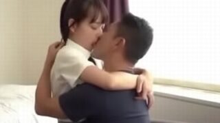 ペチパイJK、バックピストンで本気アクメ顔