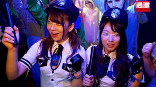 ハロウィンで盛り上がるクラブで、恐れず素人ギャル2人が乱交する。