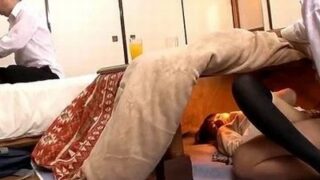 友人の彼女を寝取り、コタツで挿入