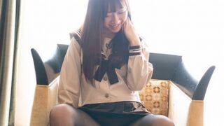 照れ顔がキュートな美少女JKが制服のまま着衣セックス