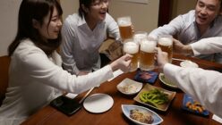 台風で帰れない人妻部下へのNTR