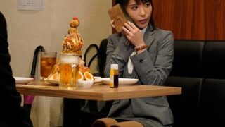 記録的豪雨で部下と相部屋になった美人OL
