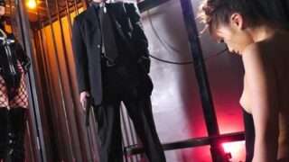 調査官がSMクラブの女王に潜入し、身バレして公開された調教レイプが始まる。