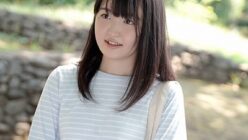 地味で無口なプログラマー少女がAVデビューする物語。