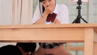 平然を装い切れば100万円！彼氏への電話中に大量潮吹き
