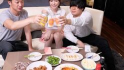 親友の彼女が無防備にチンコをシコる痴女